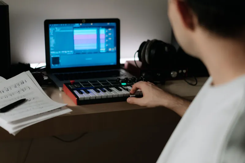 Cracking the Black Box: How Bedroom Producers Are Reverse-Engineering Spotify to Get Heard Without Selling Out